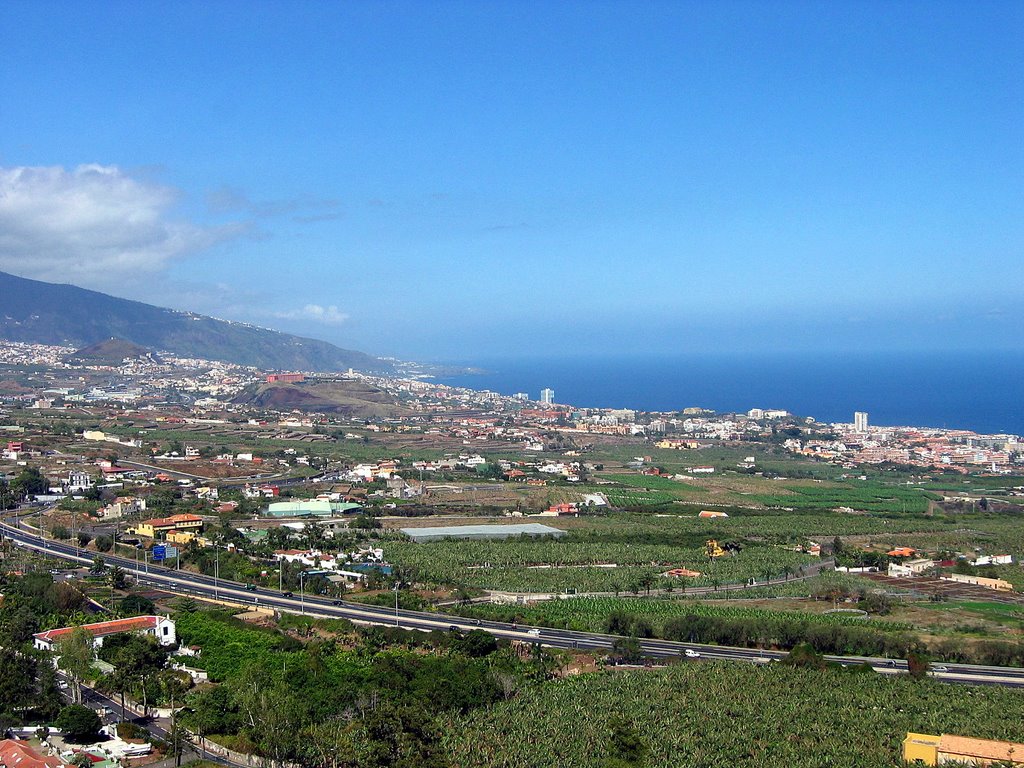 Porto de la Cruz by J Ph. HEBRARD