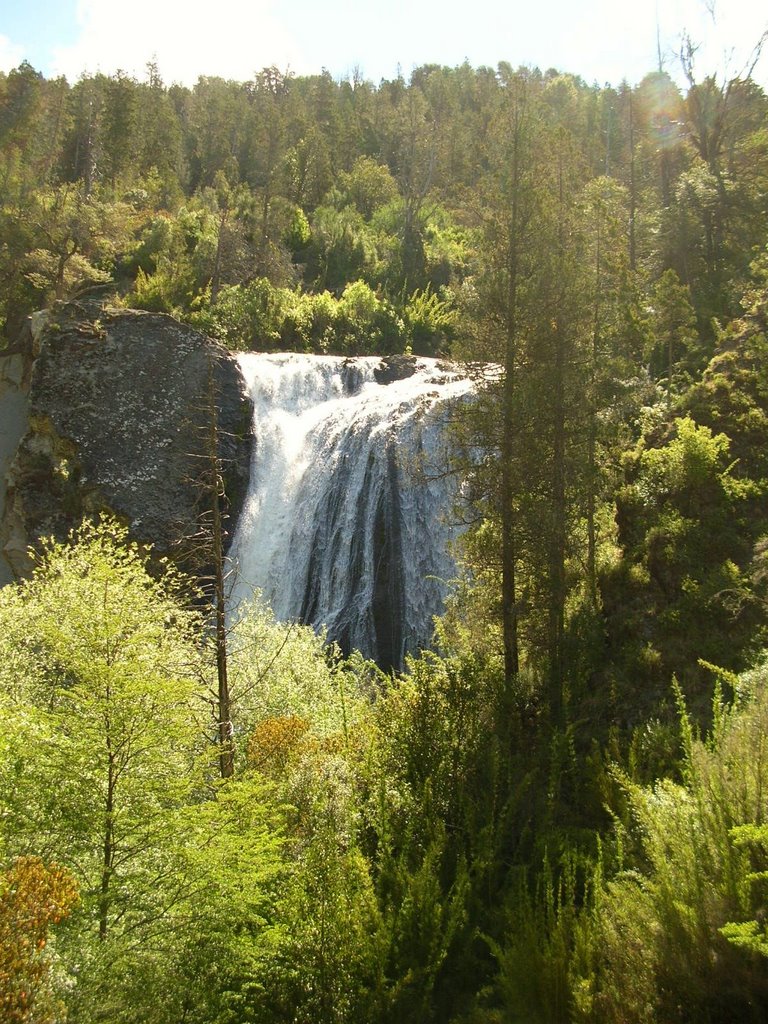 Cascada by Javier Suden