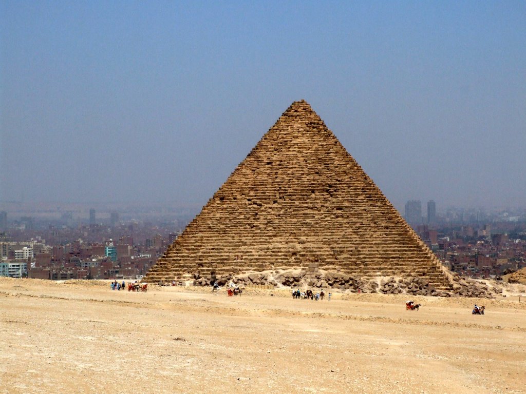 Giza by Marek Grausz