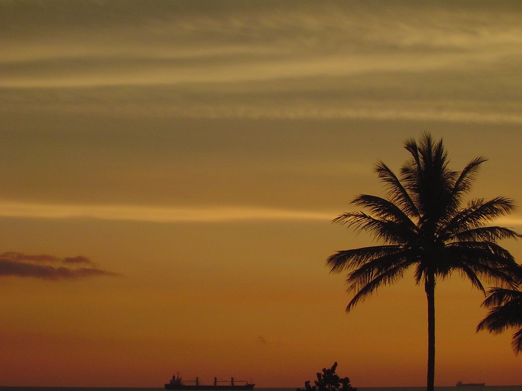 Pôr-do-sol Praia Grande - São Sebastião - SP - Brasil by denisandre