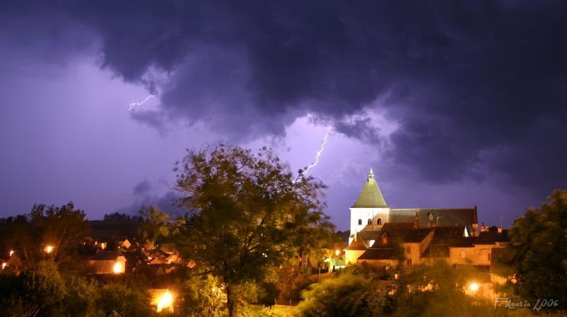 Marcolès sous l'orage by Flagada