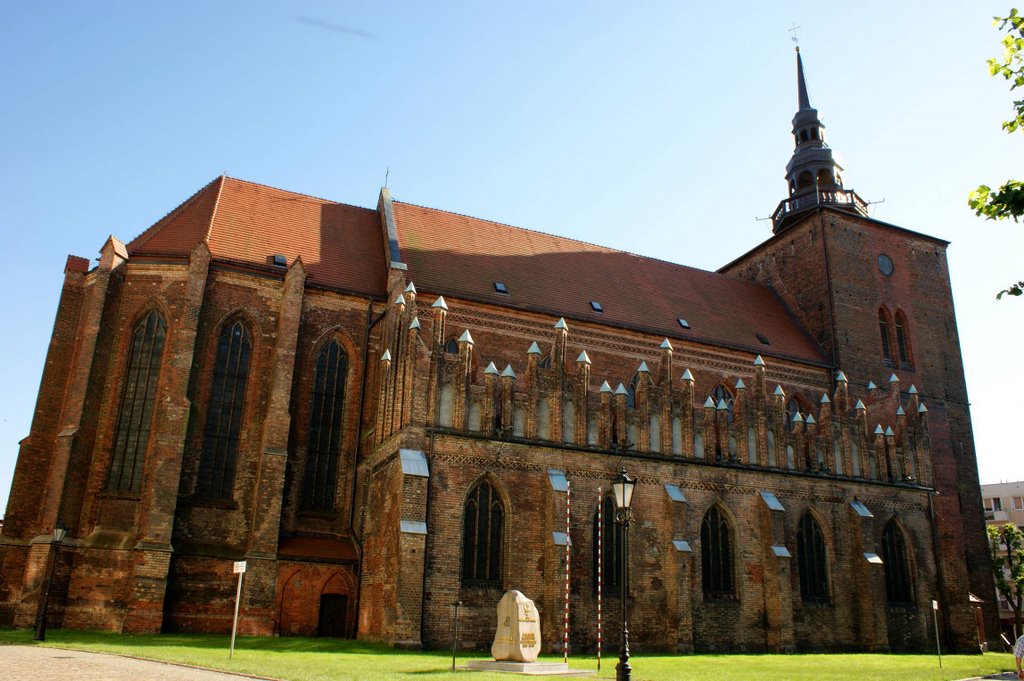 Słupsk - kościół Mariacki by Krzysztof Poziemski