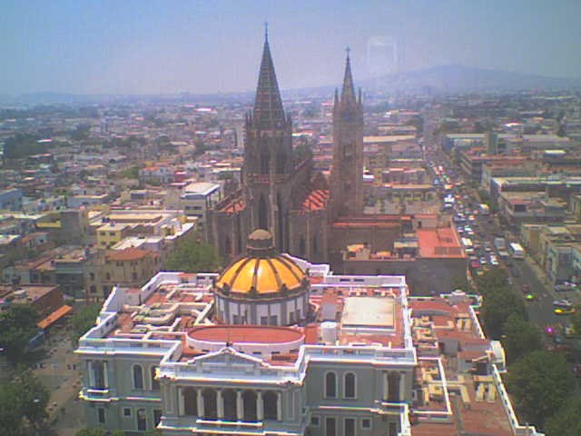 Edificio U de G desde las alturas by Eduardo Comparán