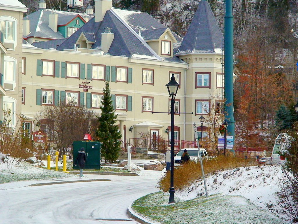 Mont Tremblant in November by luizrenatobehrens