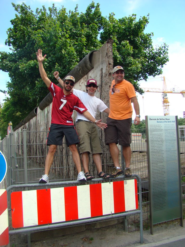 Berlin Wall by Fernando Araujo