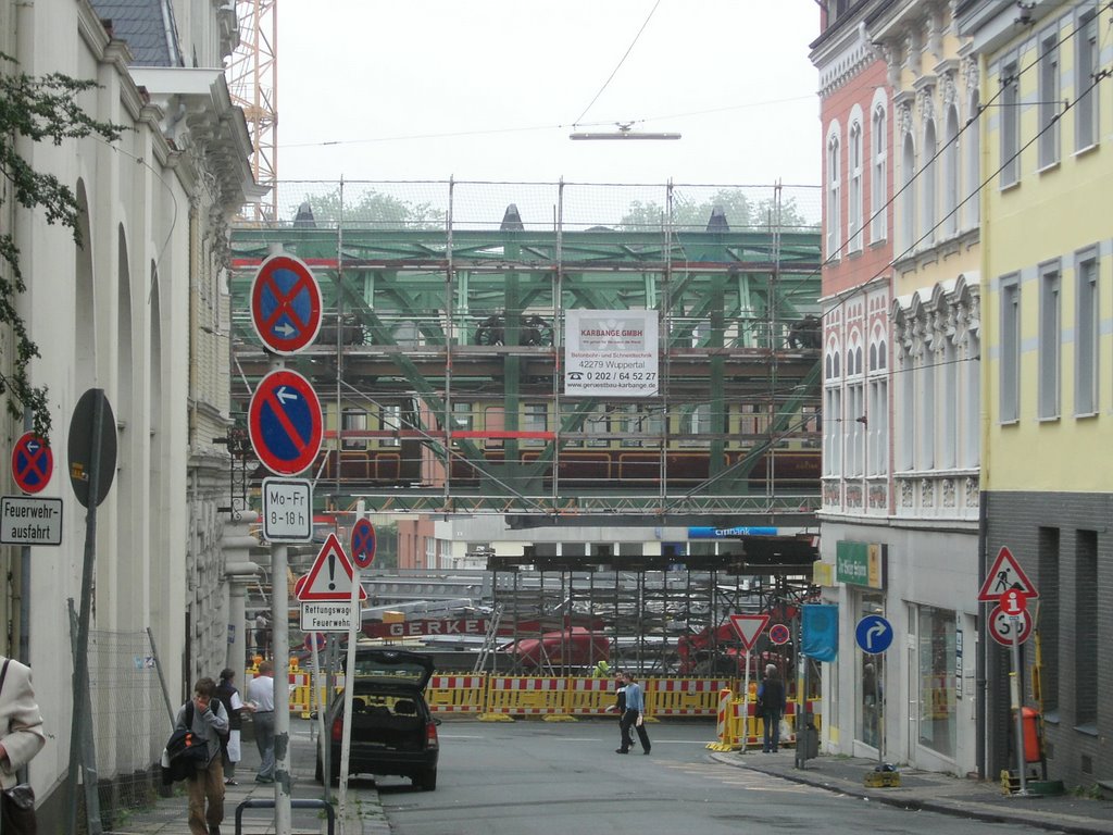 Rubensstrasse und Neubau der Enhaltestelle by lupolux