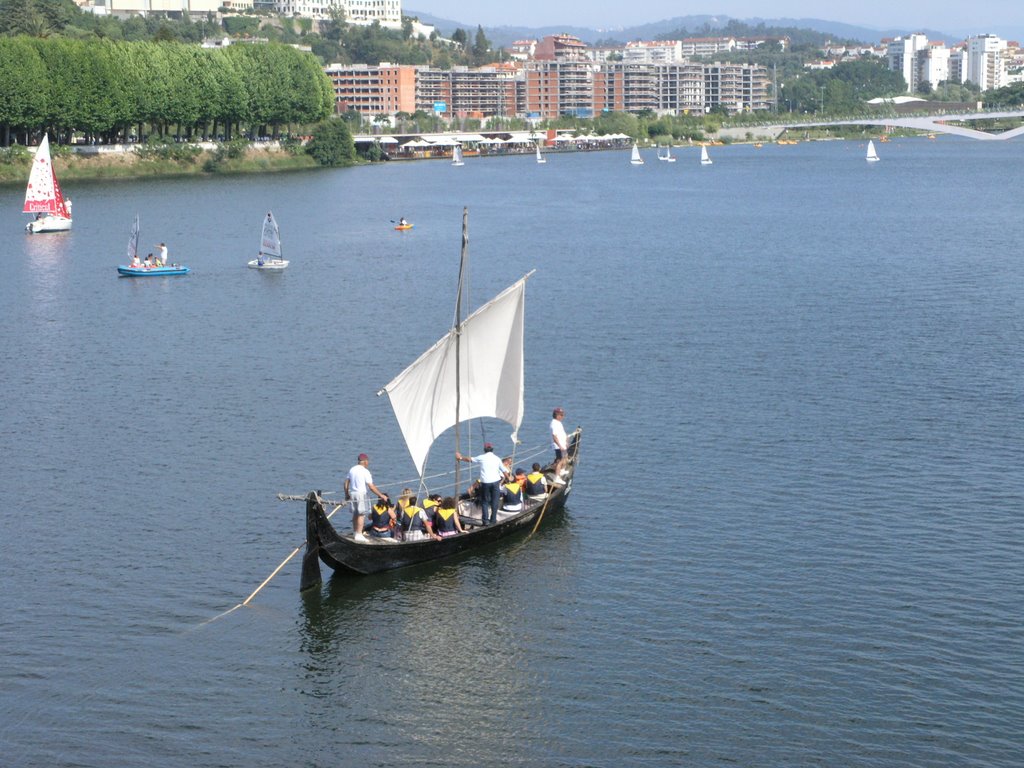 O Rio, a Vela e Barca Serrana / Coimbra by carlos manuel cardos…