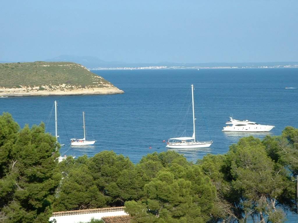 Magaluf bay by Ian Thain