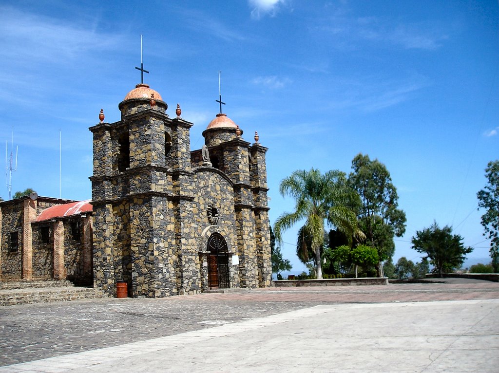 Templo en cerro de la Reina by Sergio Teacher Díaz