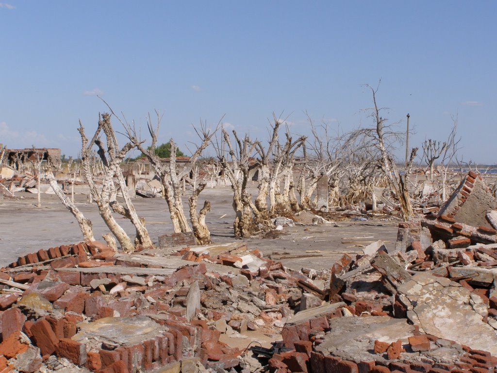 Epecuen ruinas by Octavio Cordero