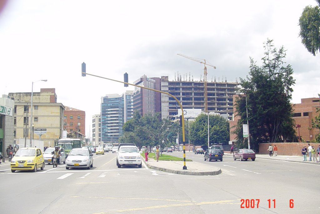 Carrera 7a al sur. Vista de las toores de Parque Empresarial Santa Barbara by Norman Mejia