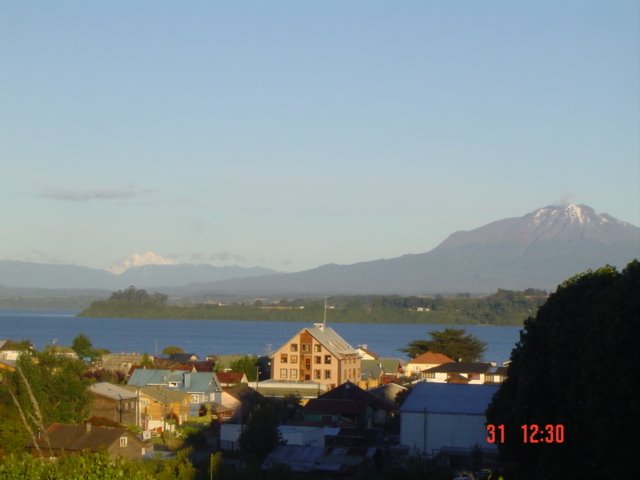 Vista Volcán Calbuco desde Pto Varas by werner blaschke