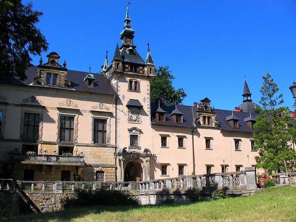 Kliczków - renesansowy XVI-wieczny zamek zbudowany w miejscu warowni księcia świdnicko-jaworskiego Bolka I Surowego. by Marcus.Tullius