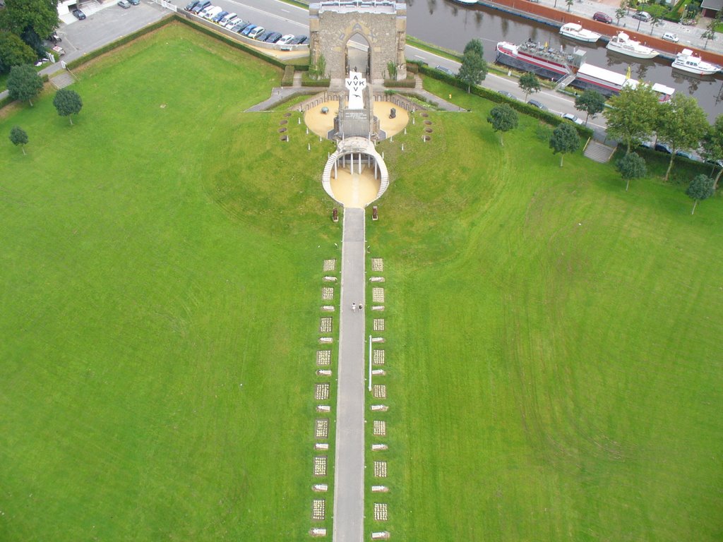 Vue de la tour by Philippe Poncin