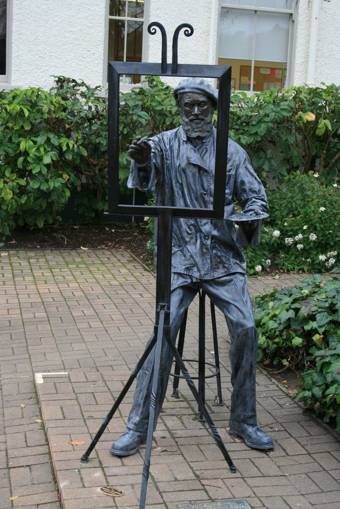 Painter statue akaroa by Marc Muylaert