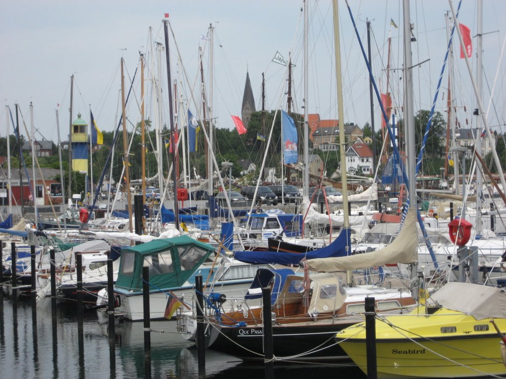 Eckernförde Hafen mit Leuchtturm by Schubi-Uetersen