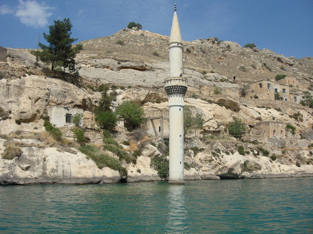 Halfeti'de sular altında kalan camiden eşşiz bir görüntü ... by YSFCKR