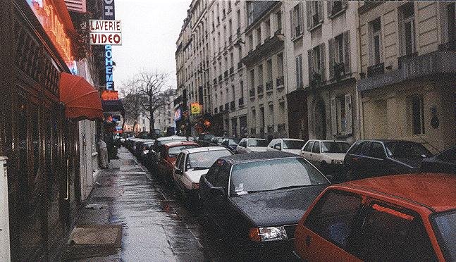 Paris, Nähe Moulin Rouge by Ypsioca