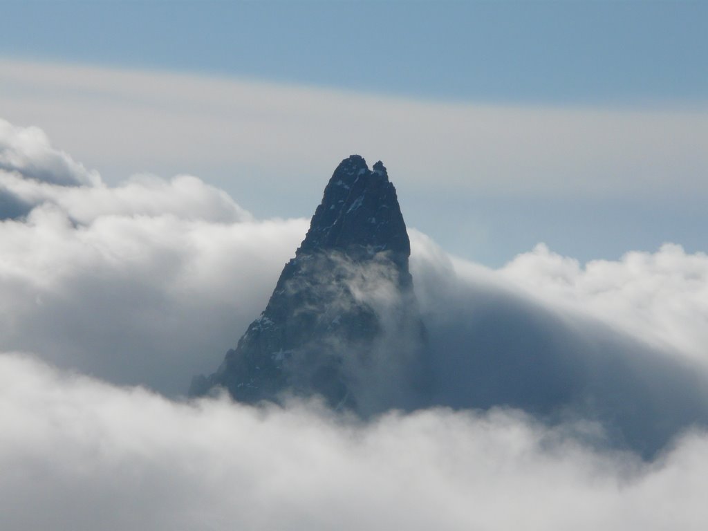 Le dent du Géant, 4.013m / 13.166 feet (the giant's tooth) by maarten verboven