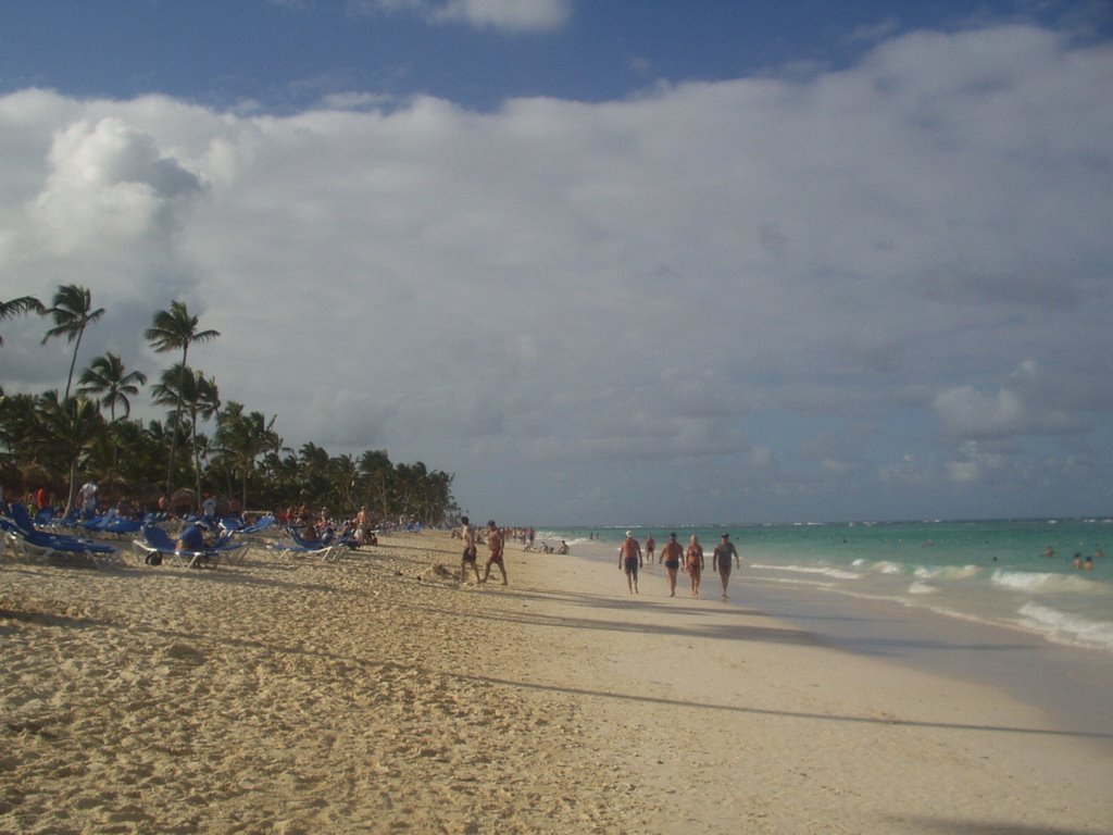 DESDE LA HAMACA 05/02/07 BAHIA PPE-BAVARO by teresamb