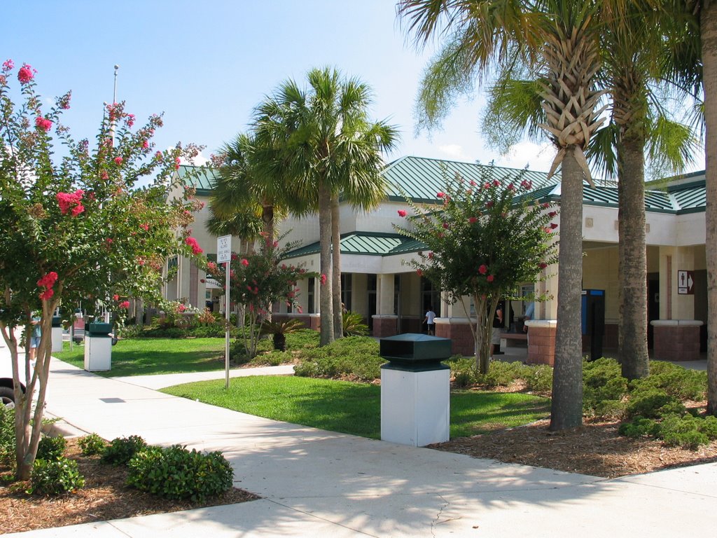 Florida's Welcome Center - One of the nicest I have found, you even get complimentary orange and grapefuit juice by CLTNC89