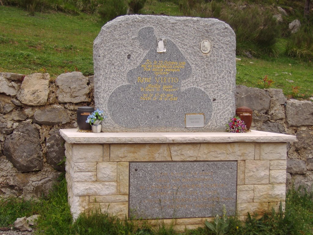 Col de Braus (mt. 1200). In questo luogo nel 1988 furono sparse le ceneri di René Vietto, Maglia Gialla del Tour - Provenza by Ilda Casati