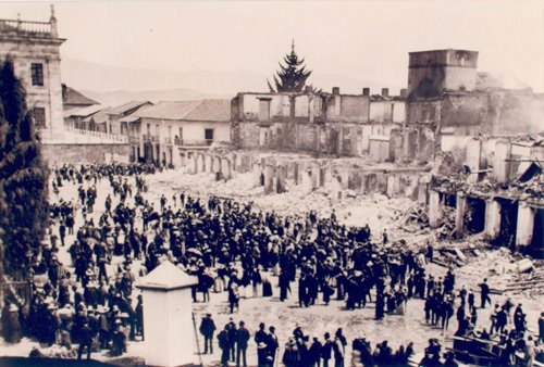 Plaza de Bolivar despues del incendio años 1900 by Luis Fernando Cuélla…