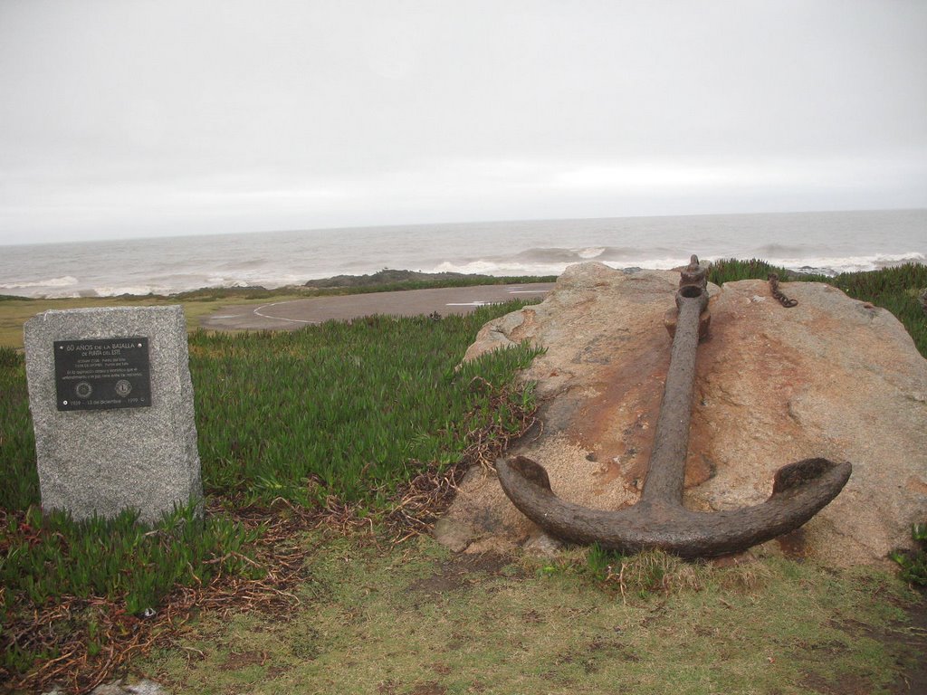 Ancla en el punto más austral de Uruguay, Punta del Este by AlbertoLara