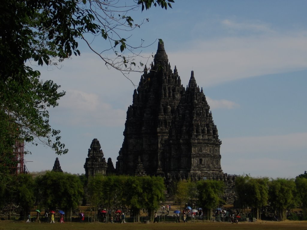 Candi Prambanan by erryanzslo