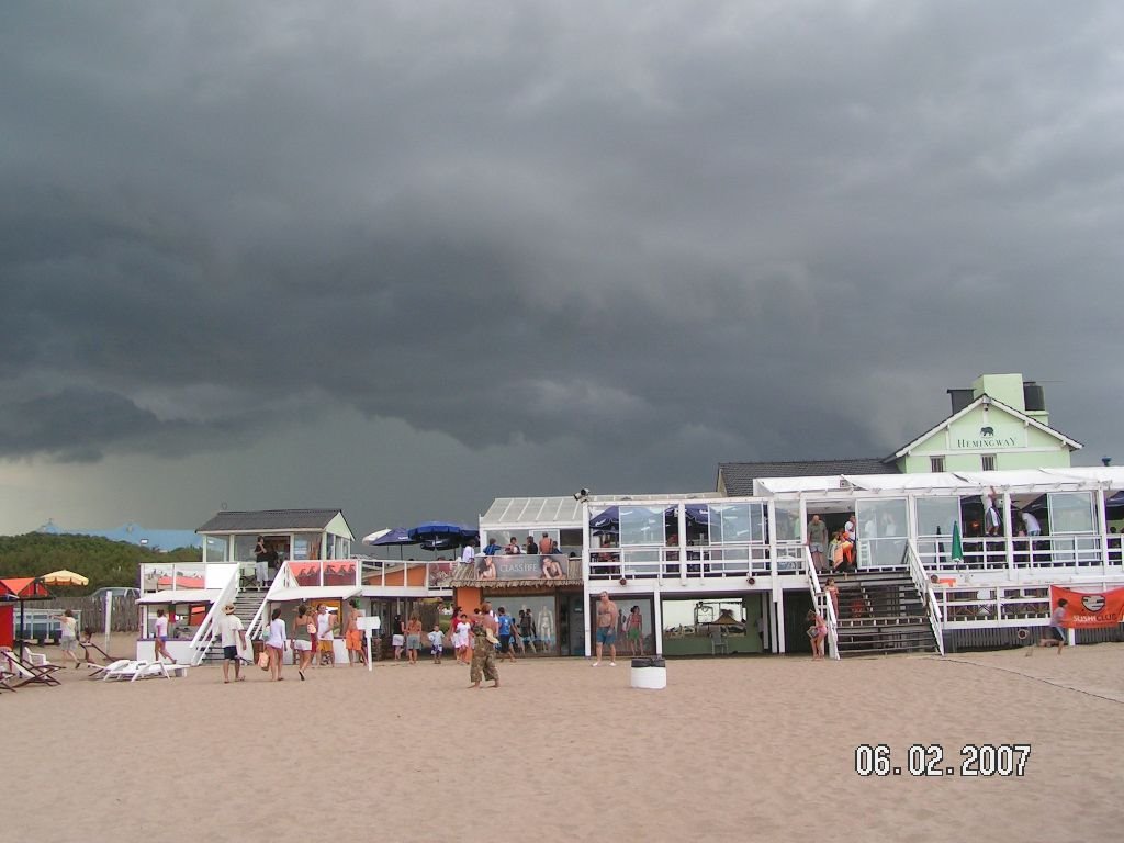 Playa Hemingway (con tormenta) by German Turriziani