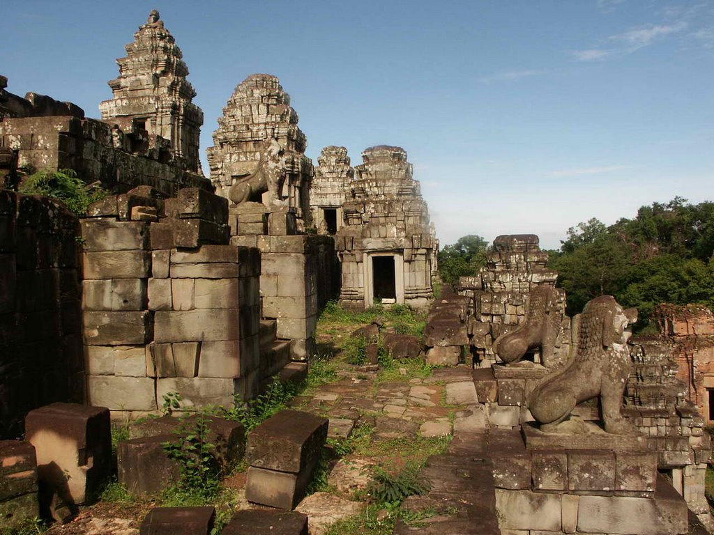 039-Prasat Phnom Bakheng (31.08.2006) by Khmer Search