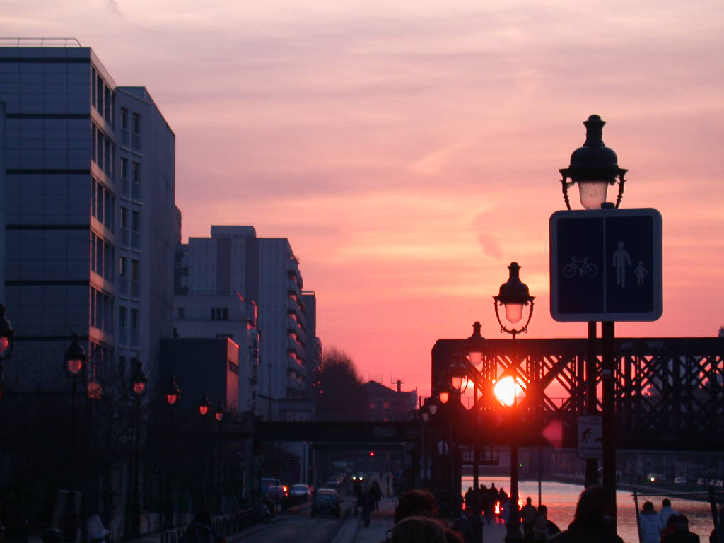 Canal de l'Ourcq, au bassin de la Villette by Jean-Marc VOLPELIERE