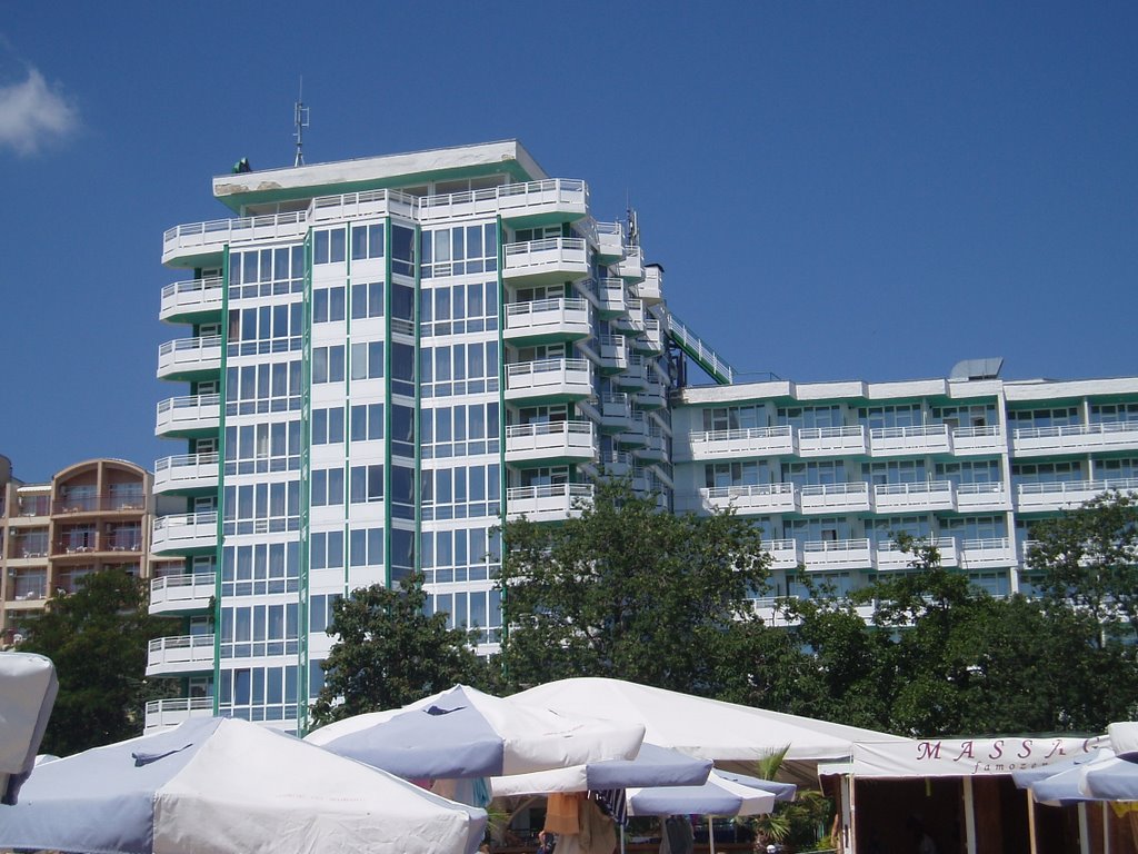 Zlatni pyasaci (Golden sands), Hotel "Morskoto Oko" by Velyan Slavkov