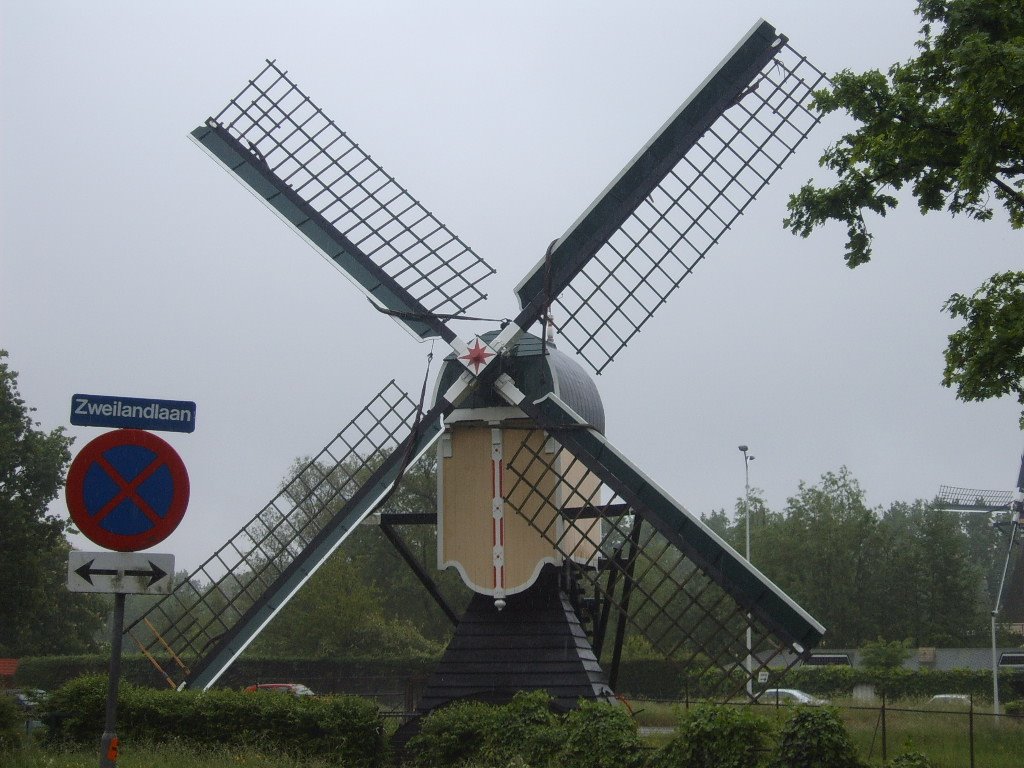 Windmill in Leiden Holland May 06 by mrubius