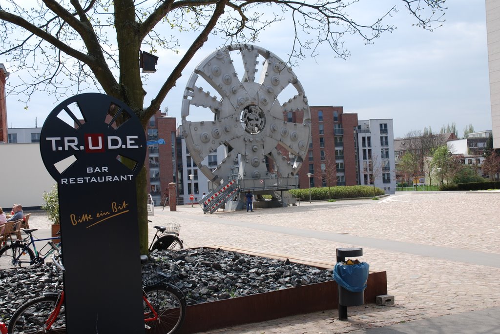 Barmbek: Museum der Arbeit, mit Tunnel-Schneiderad TRUDE by vp_hmbg-PRO PANORAMIO