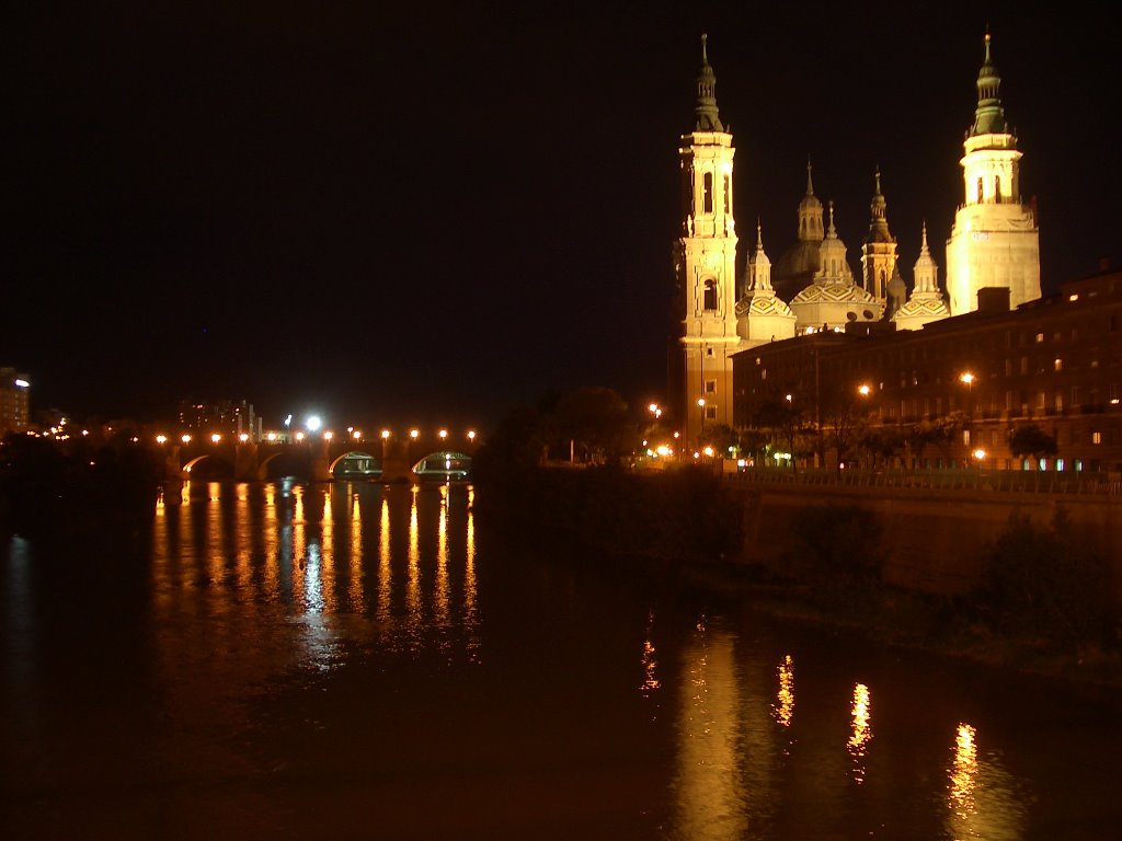 Basílica de Nuestra Senora del Pilar by Frank Demmler