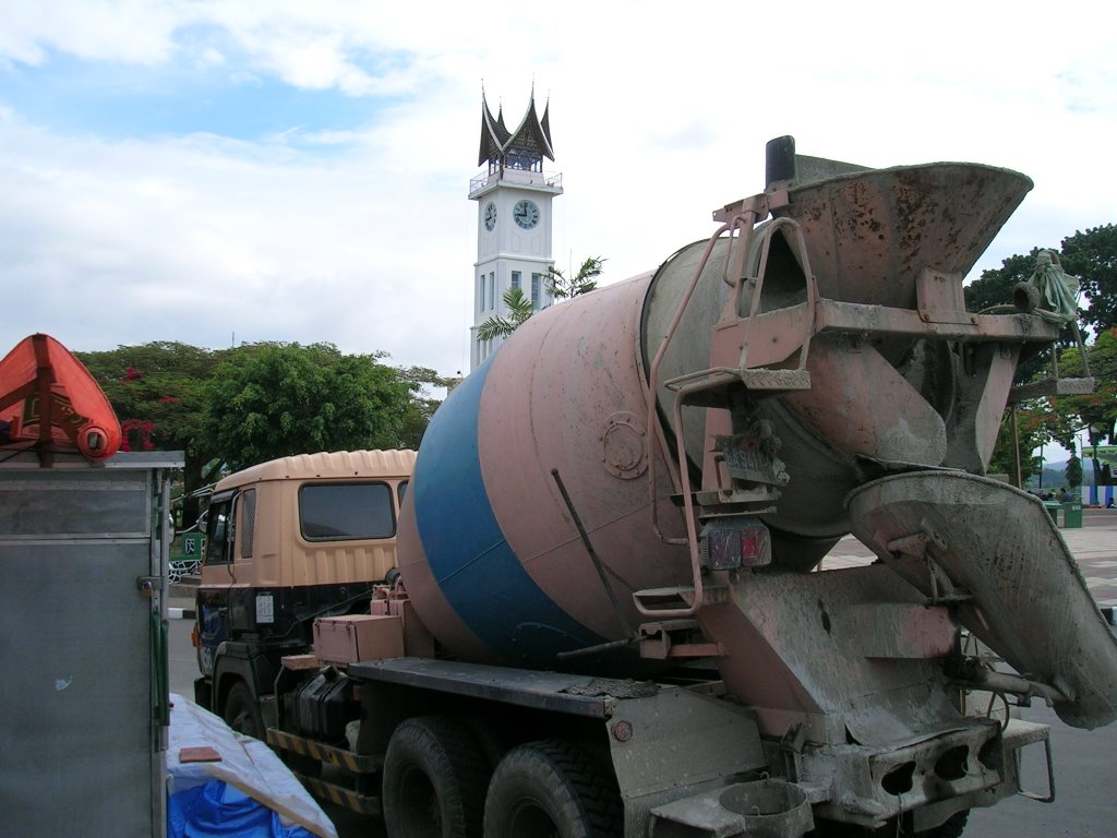 Jam Gadang and Globalization by satriyaeddy