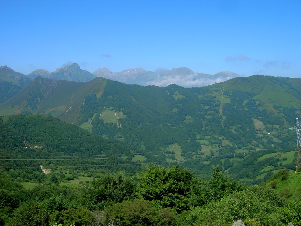 Lena: Panoramica del valle del Pajares by Rosaflor G.