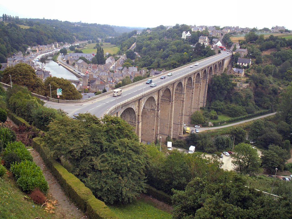 Dinan Vistas by PABLO GIAGNACOVO