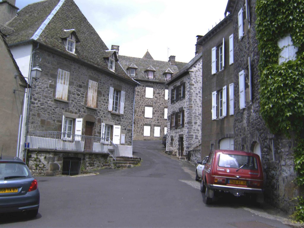 Salers: Rue Notre Dame by www.archicultura.ch