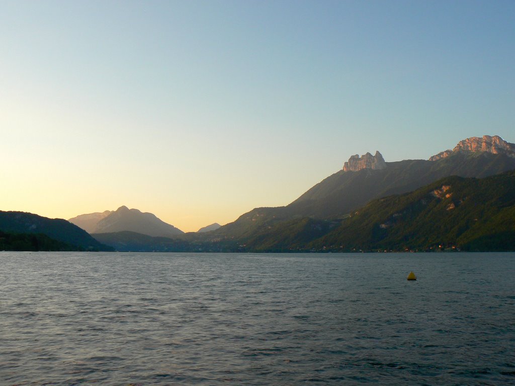 Annecy Lake at sunset by Tjarko Evenboer