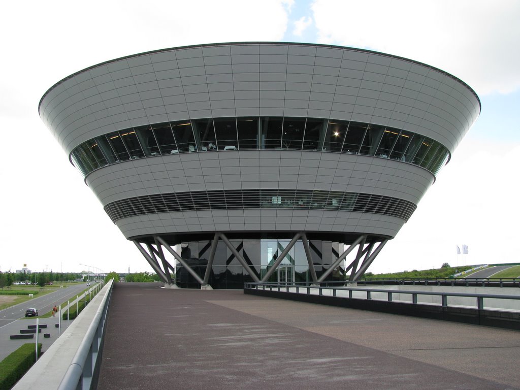 Lützschena, Leipzig, Germany by Gerrit Klein (NL)