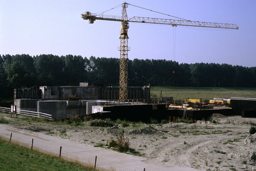 Neubau Maadesiel, Betonarbeiten Unterbau by khopan