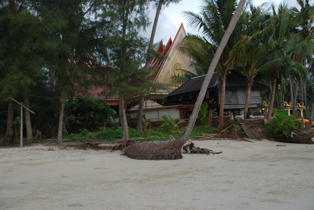 BIG RESORT FROM KO CHANG by hasanski5