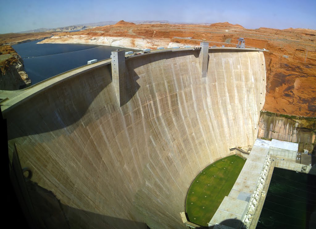 Glen Canyon Dam by Alexander Gruzdov