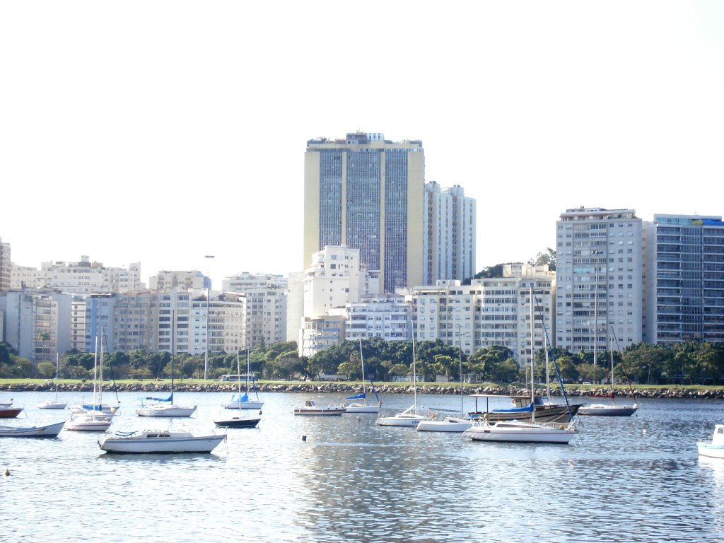 Baia de Guanabara, Aterro do Flamengo by Miriam Thomé