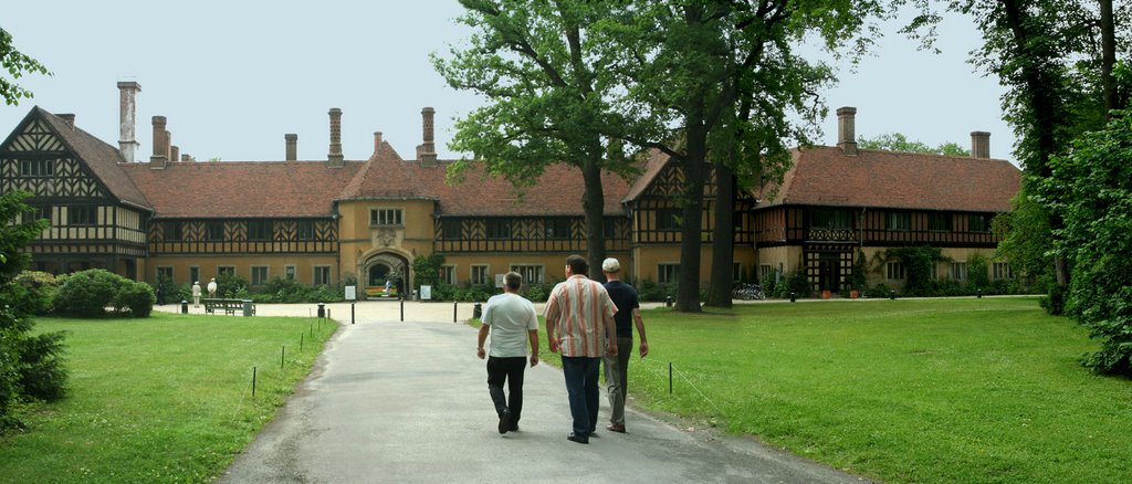 Auf dem Weg zum Cecilienhof by N.Braun