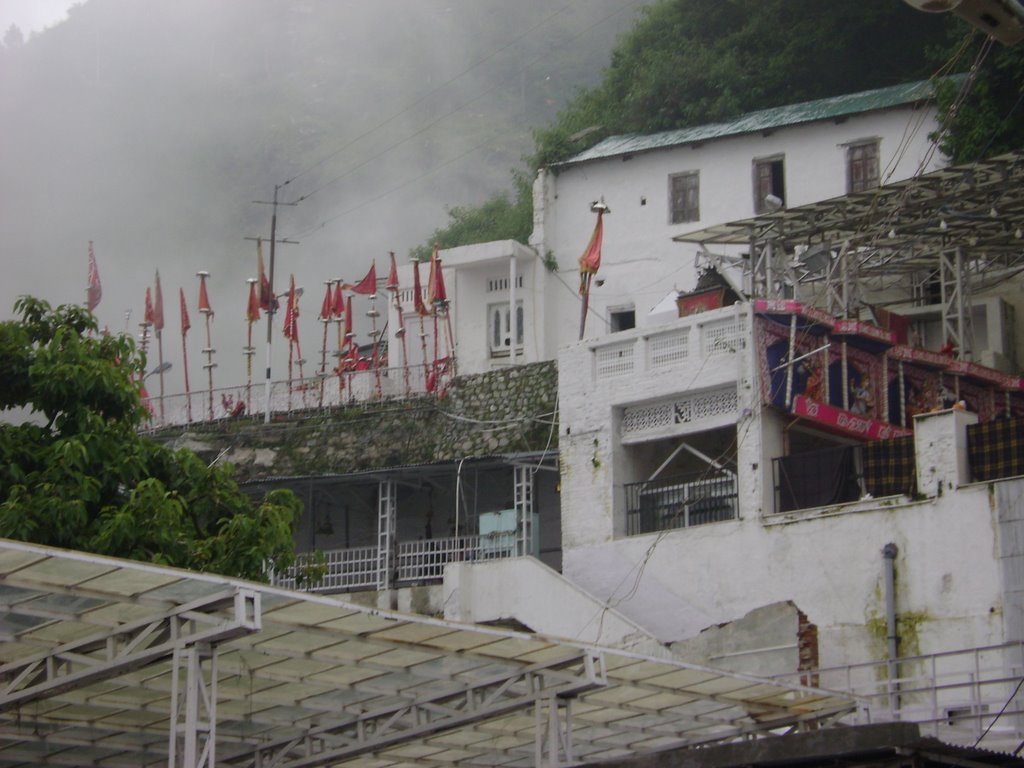 MAIN PREMISES OF VAISHNO DEVI by pklko_17