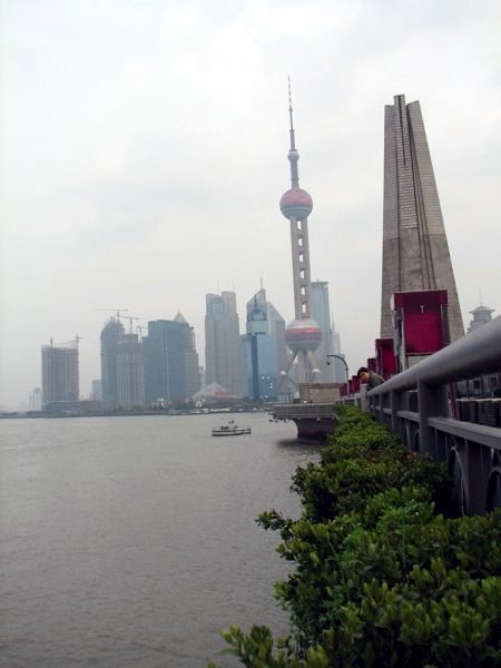 Waibaidu.com 外白渡桥 With its rich history and unique design, the centennial Waibaidu Bridge is one of the symbols of Shanghai and its modern and industrial image, and may be regarded as the city's trademark bridge. by 最北京www.ZuiBeijing.co…