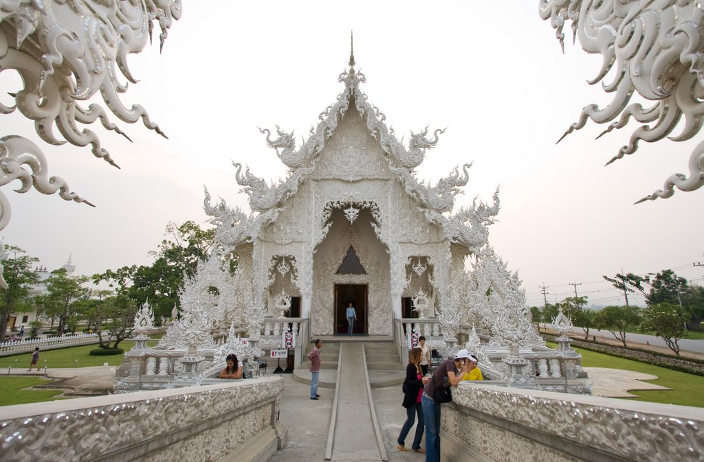 Wat Rong Khun by Scia